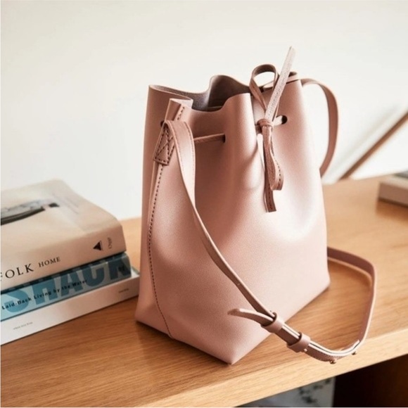 New with tags Kayla and Ava vegan leather bow tie bucket bag - Picture 2 of 10